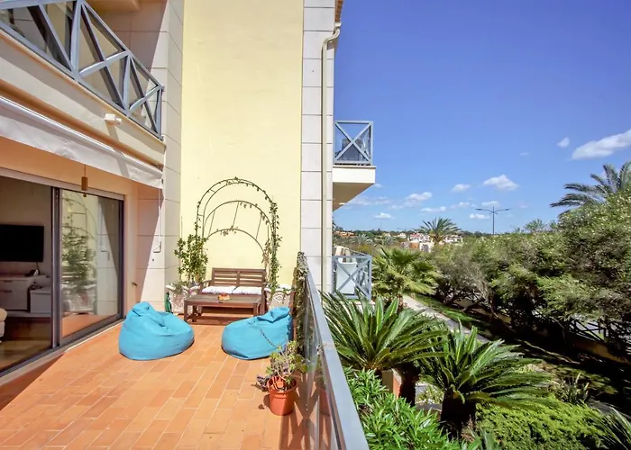 Luxury Apartment With Pool